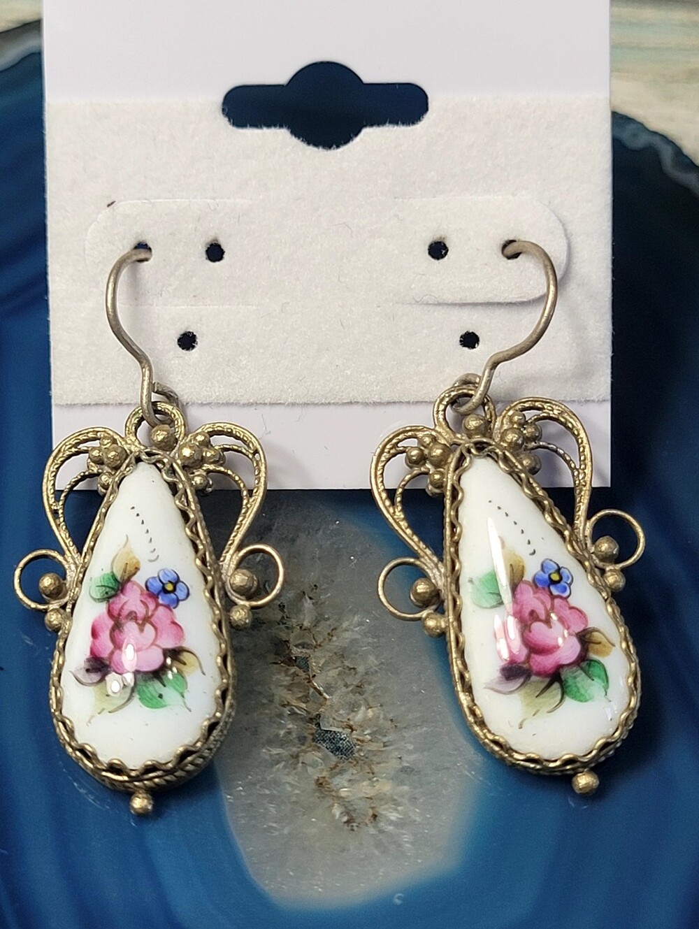 Vintage-Inspired White Floral Teardrop Drop Earrings - Elegant Women Jewelry